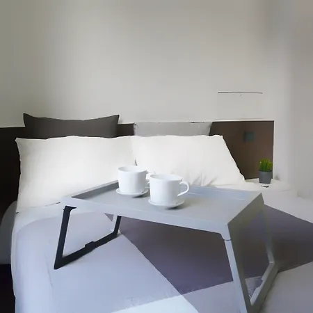 Centro Storico - Fermata Montesanto 4* Neapol