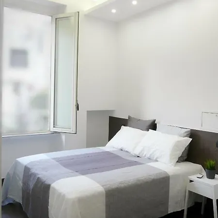 Centro Storico - Fermata Montesanto Неаполь